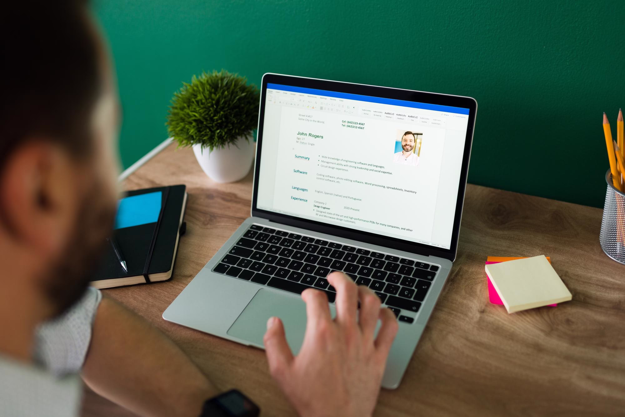 How to Write a Job Ad That Attracts Candidates